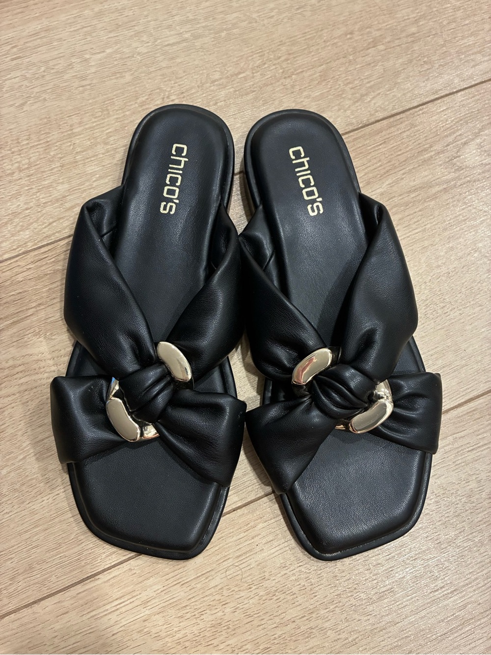 NEW Chico’s Women’s Amore Cross Ring Slip On Sandal Black Gold Size 9